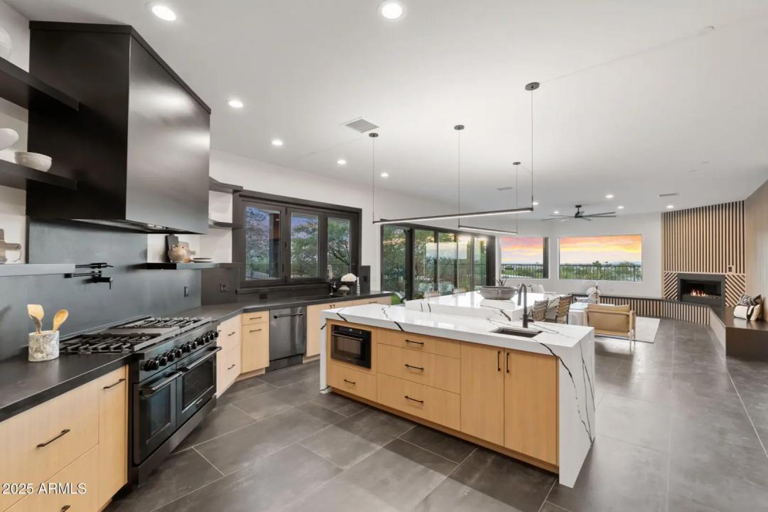 Real Estate Picture 11