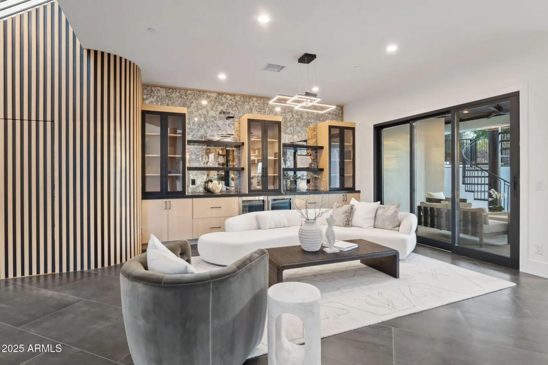 Real Estate Picture 8