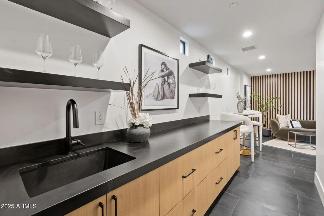 Real Estate Picture 22