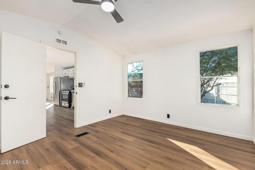 Real Estate Picture 8