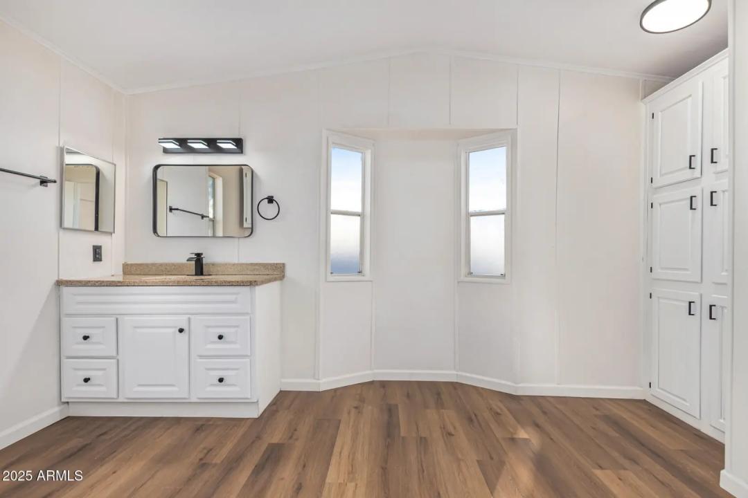 Real Estate Picture 10