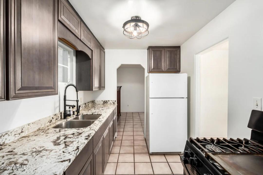 Real Estate Picture 9