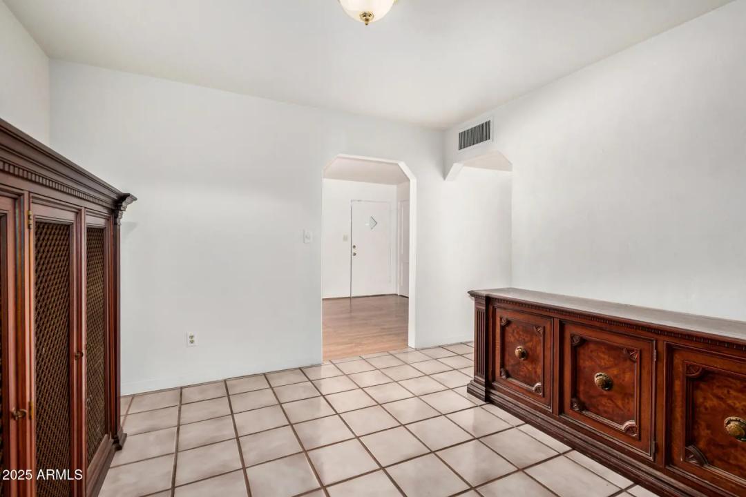 Real Estate Picture 11