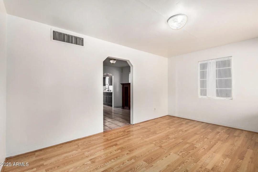 Real Estate Picture 12