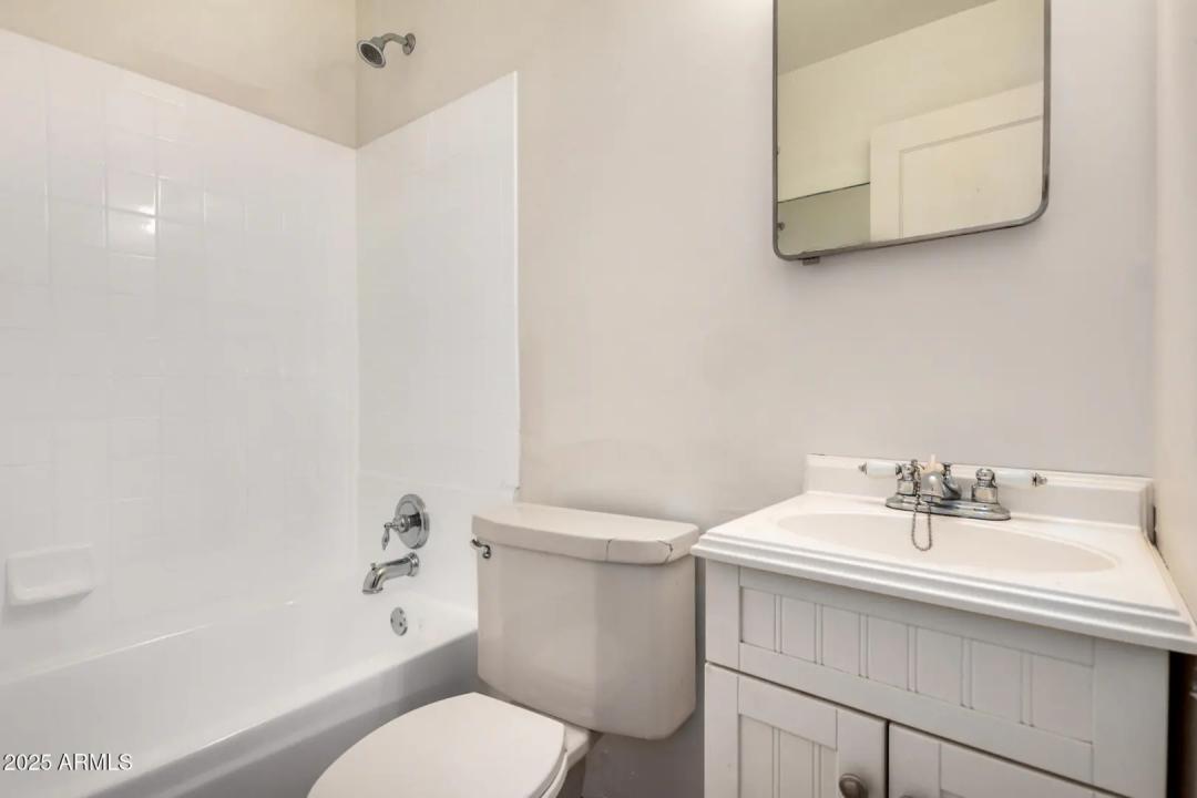 Real Estate Picture 14