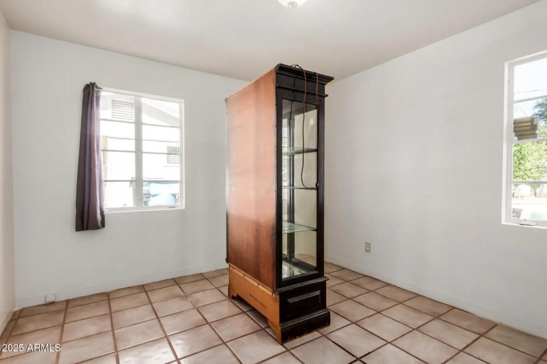 Real Estate Picture 16