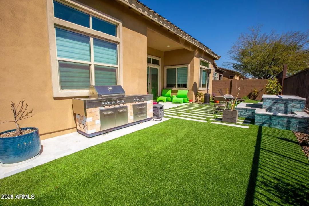 Real Estate Picture 7