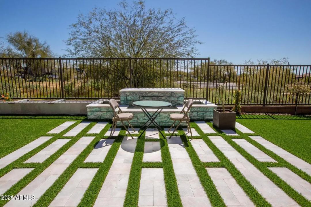 Real Estate Picture 9