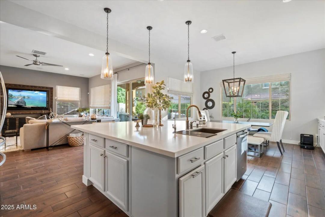 Real Estate Picture 4