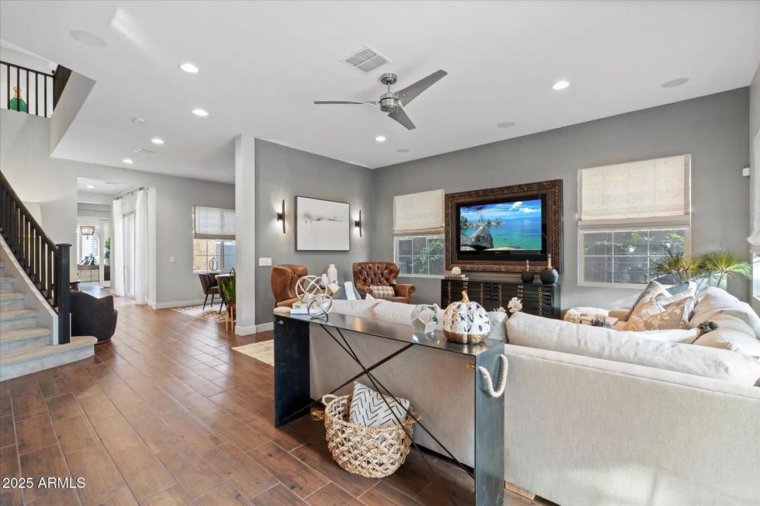 Real Estate Picture 7