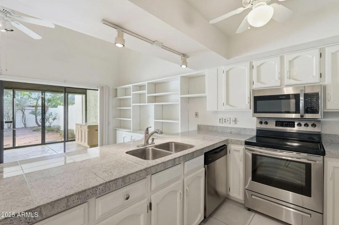 Real Estate Picture 23