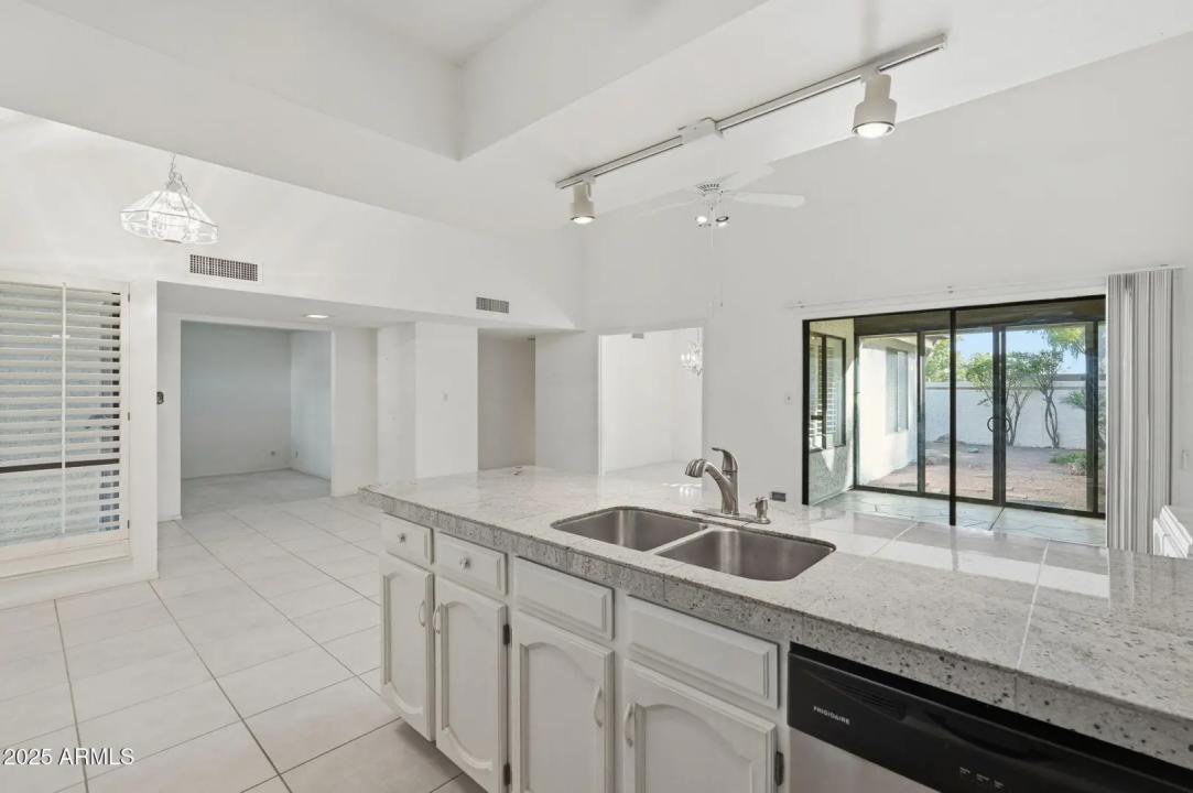 Real Estate Picture 24