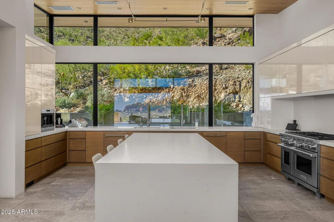 Real Estate Picture 4