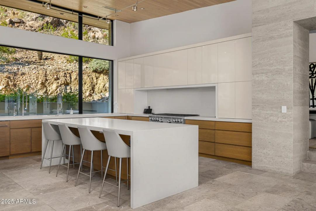 Real Estate Picture 8