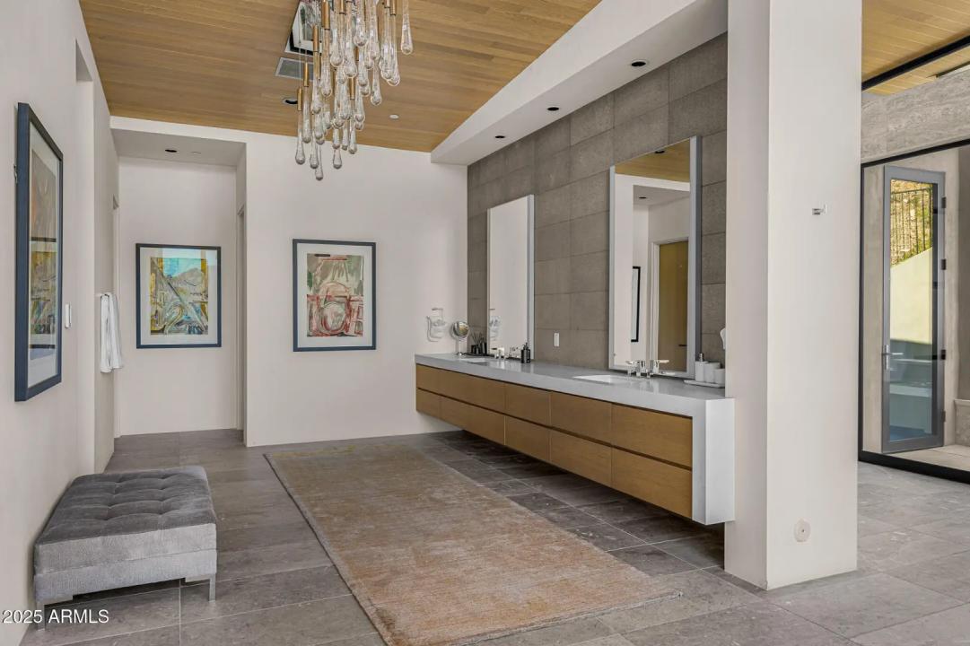 Real Estate Picture 14