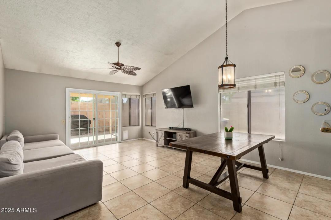 Real Estate Picture 8