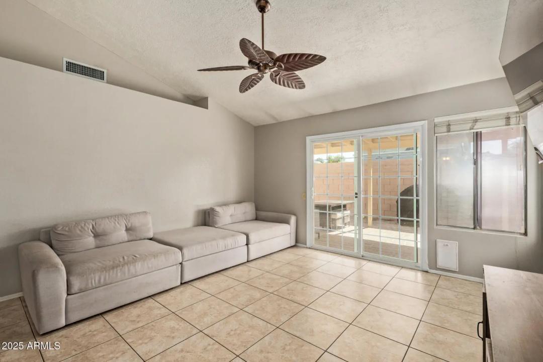 Real Estate Picture 9