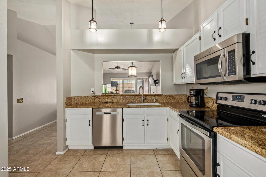 Real Estate Picture 14