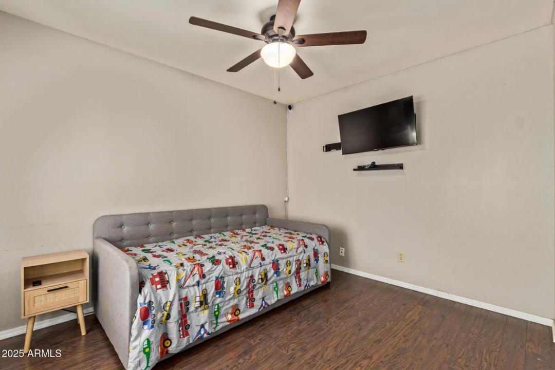 Real Estate Picture 19