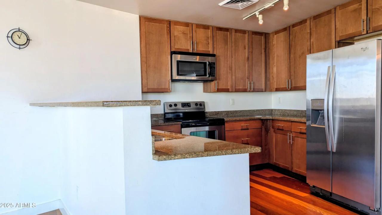 Real Estate Picture 7