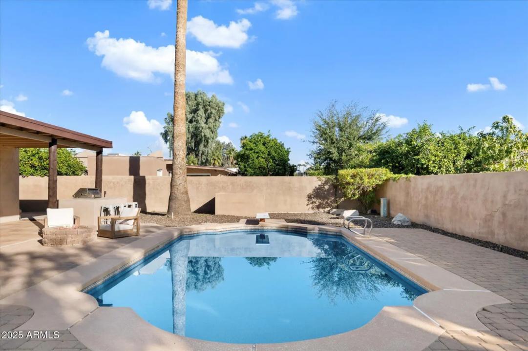 Real Estate Picture 24