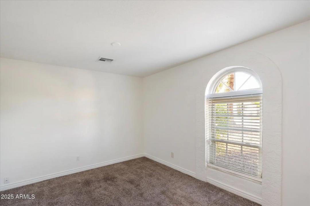 Real Estate Picture 17