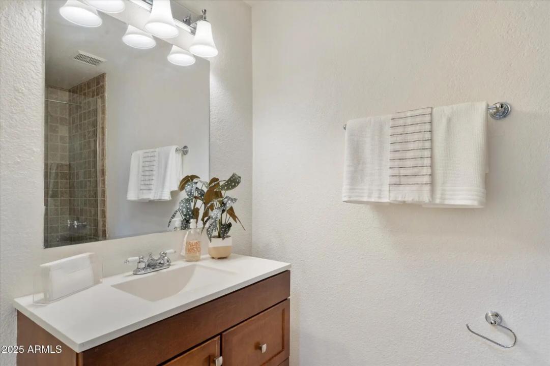 Real Estate Picture 18