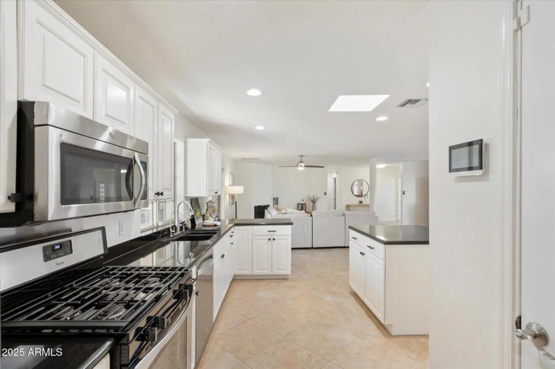 Real Estate Picture 11