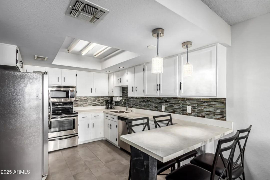 Real Estate Picture 3