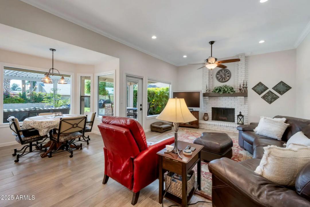 Real Estate Picture 12