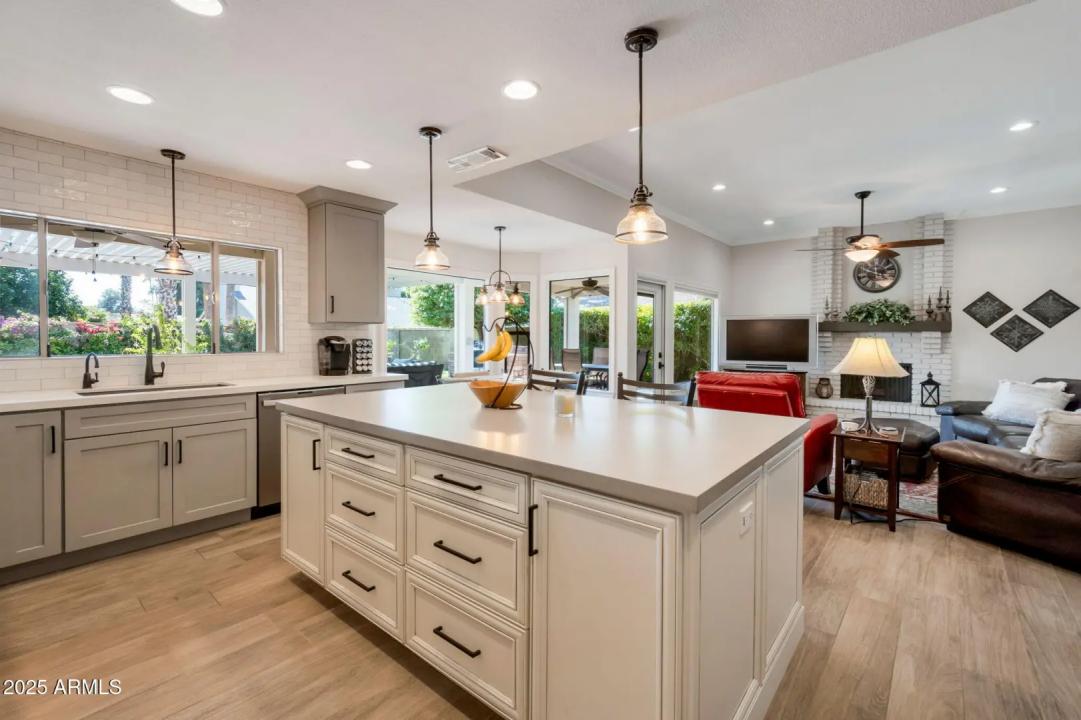 Real Estate Picture 9