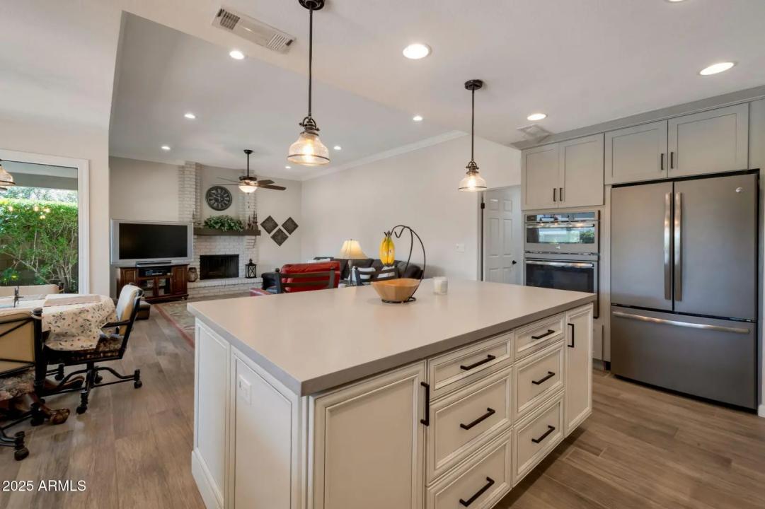 Real Estate Picture 11