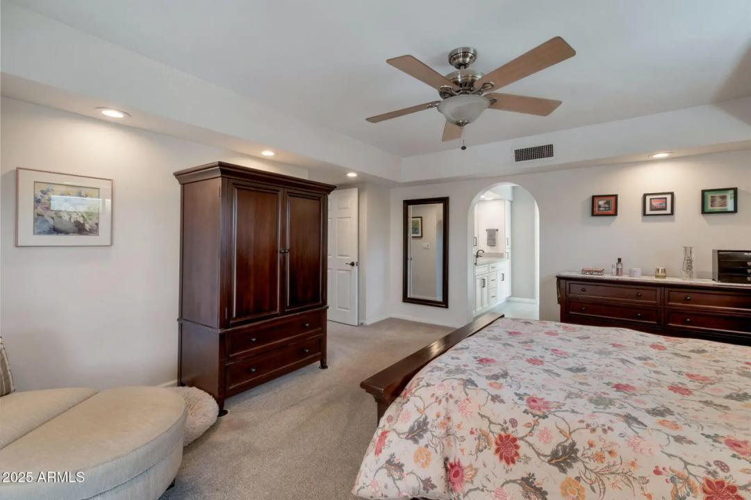 Real Estate Picture 16