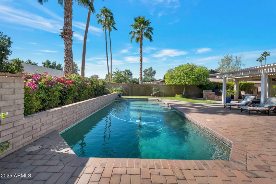 Real Estate Picture 30