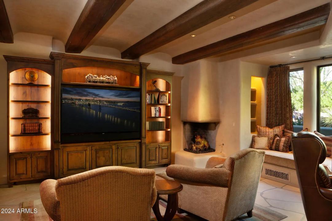 Real Estate Picture 12