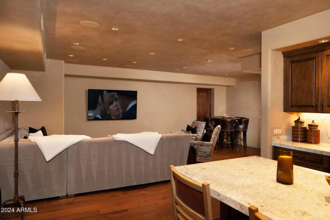 Real Estate Picture 16