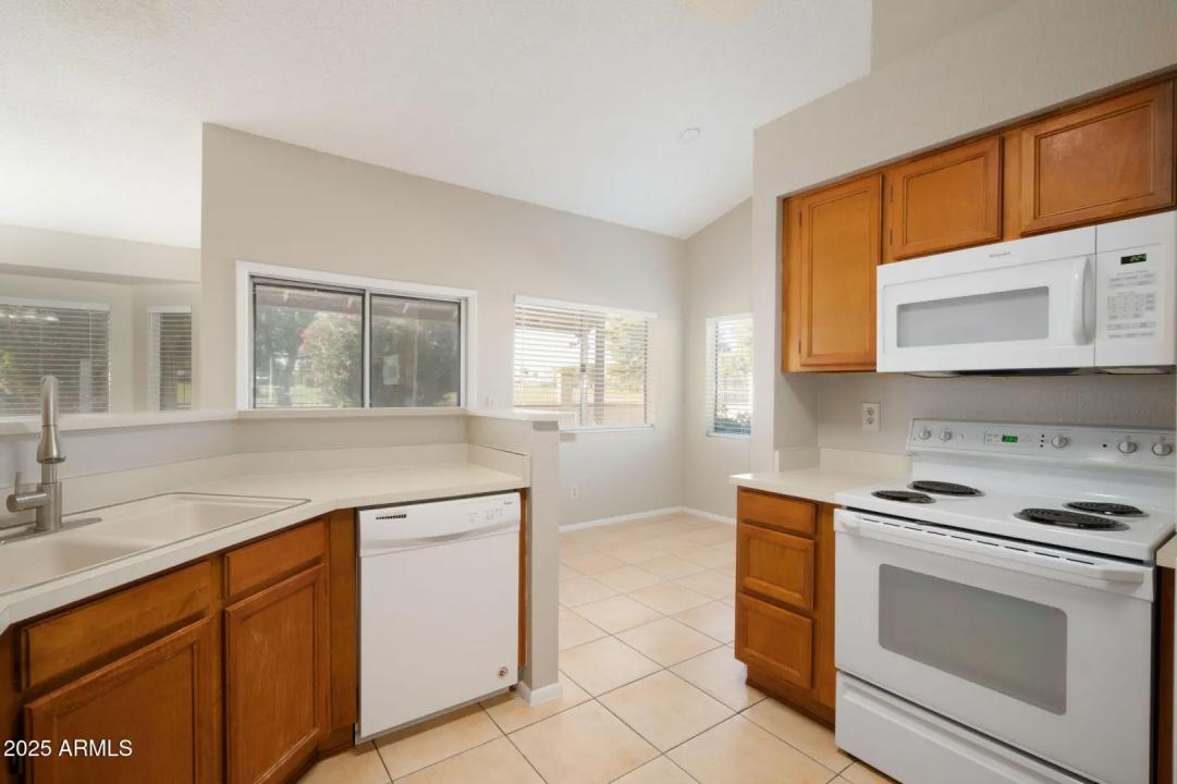 Real Estate Picture 4