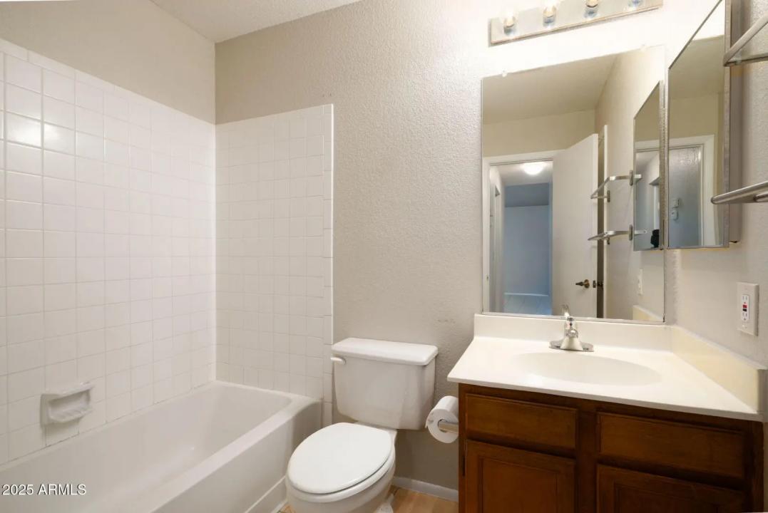 Real Estate Picture 12