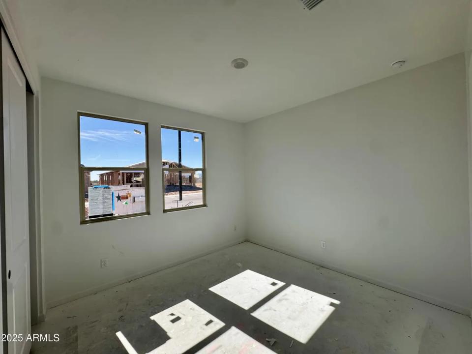 Real Estate Picture 3