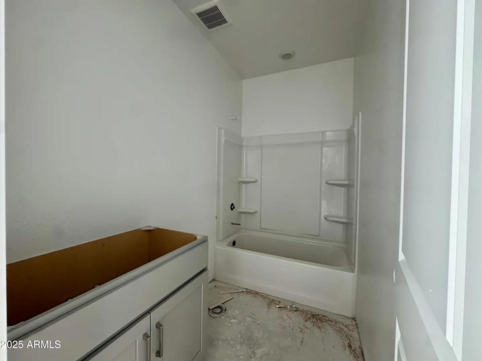 Real Estate Picture 4