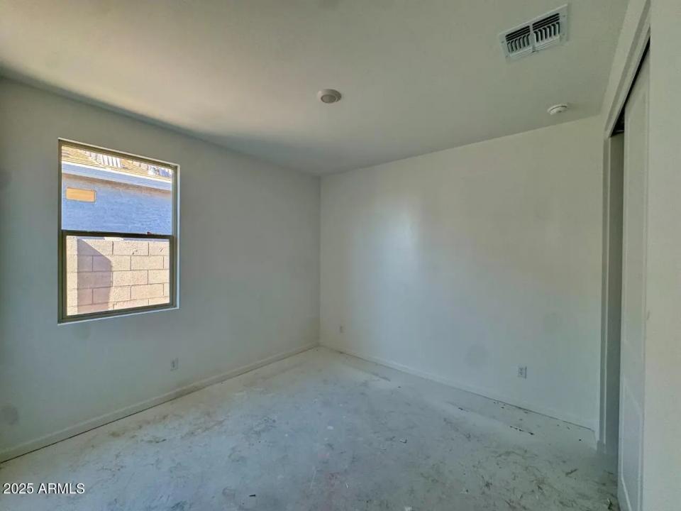 Real Estate Picture 5