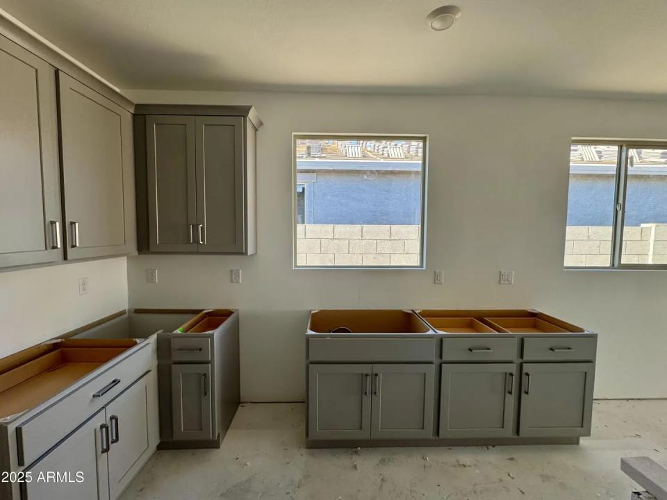 Real Estate Picture 8