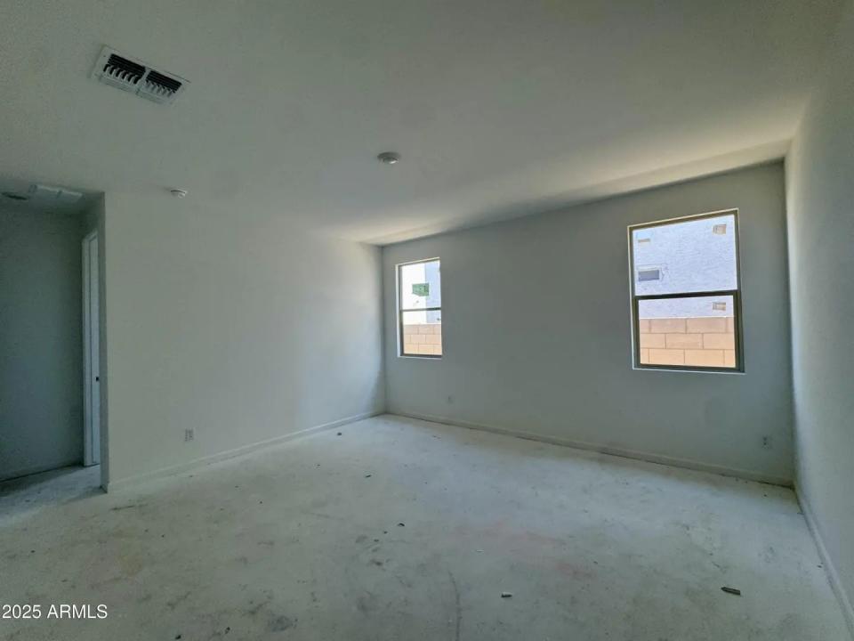 Real Estate Picture 12