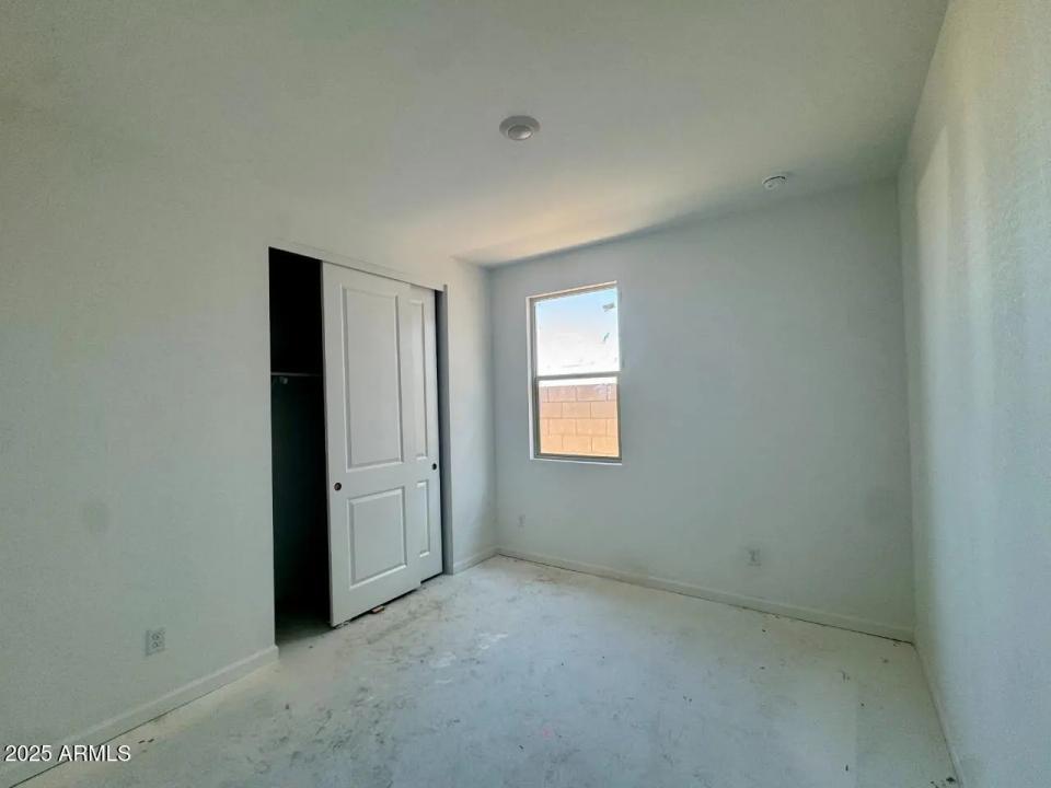 Real Estate Picture 13