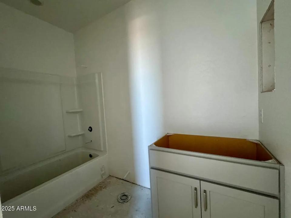 Real Estate Picture 14