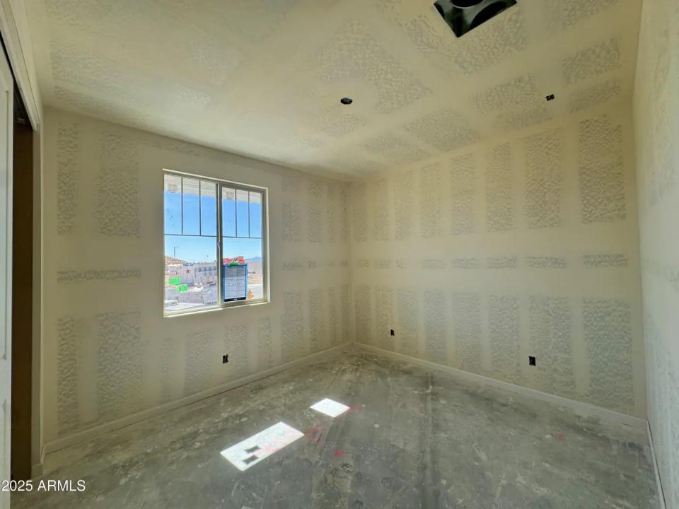 Real Estate Picture 4