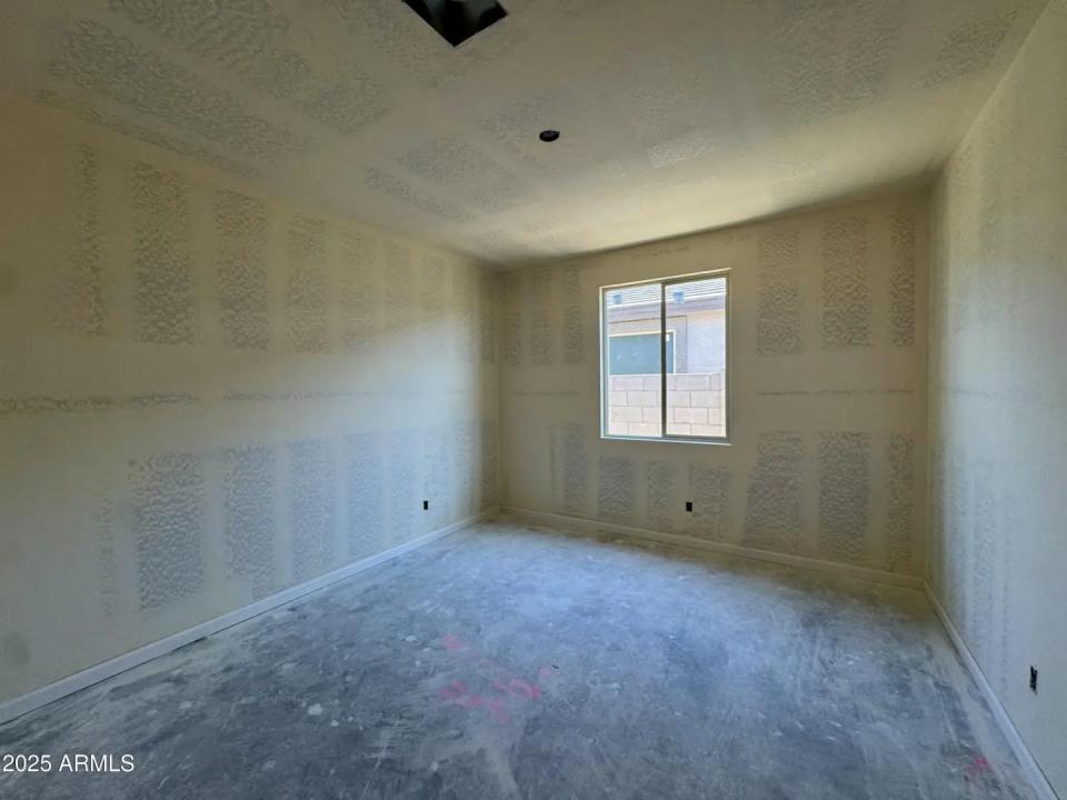 Real Estate Picture 8