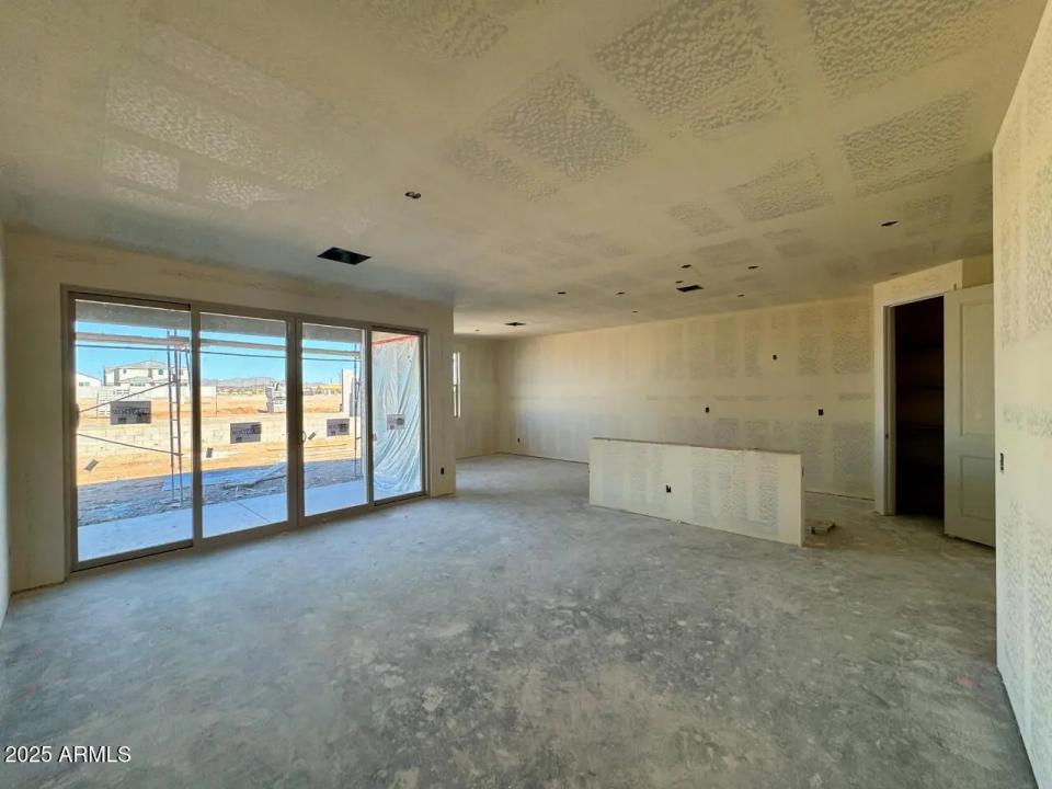 Real Estate Picture 9