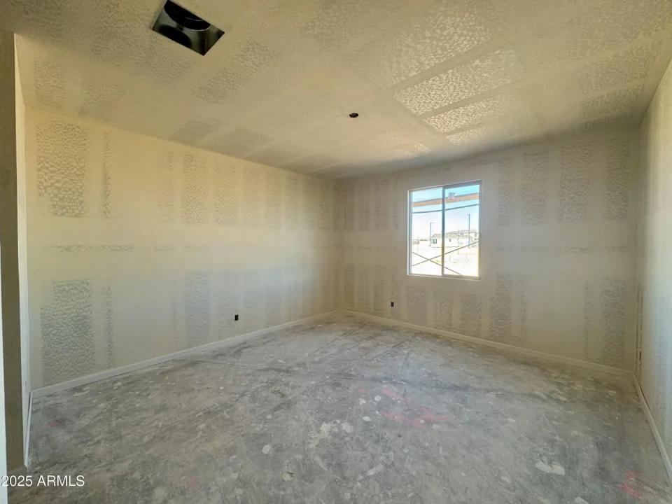 Real Estate Picture 11