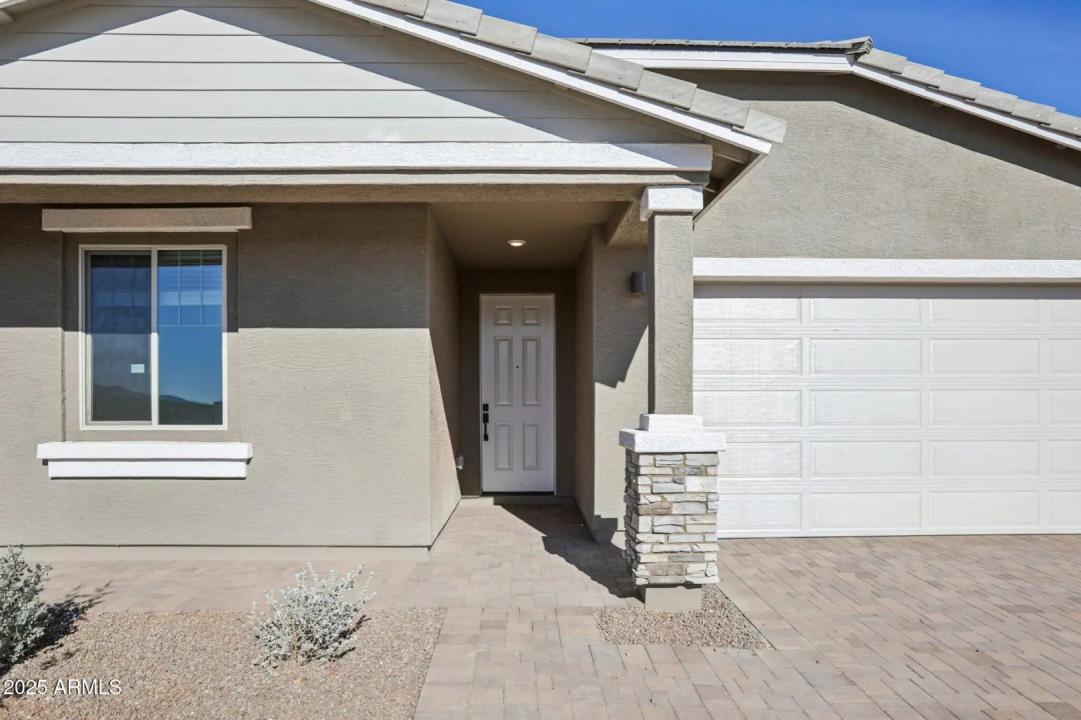 Real Estate Picture 4